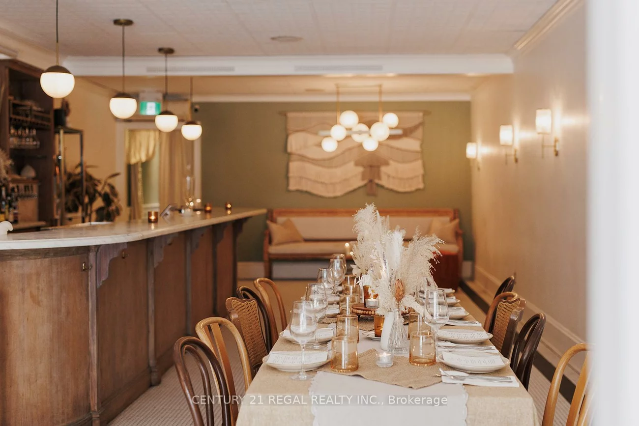 1564, Queen, Roncesvalles, Toronto
