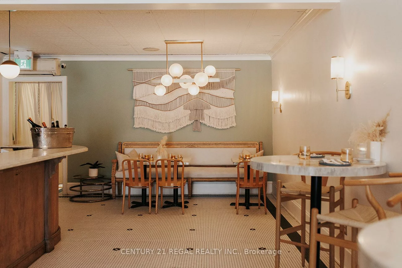 1564, Queen, Roncesvalles, Toronto