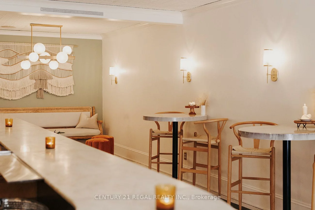 1564, Queen, Roncesvalles, Toronto