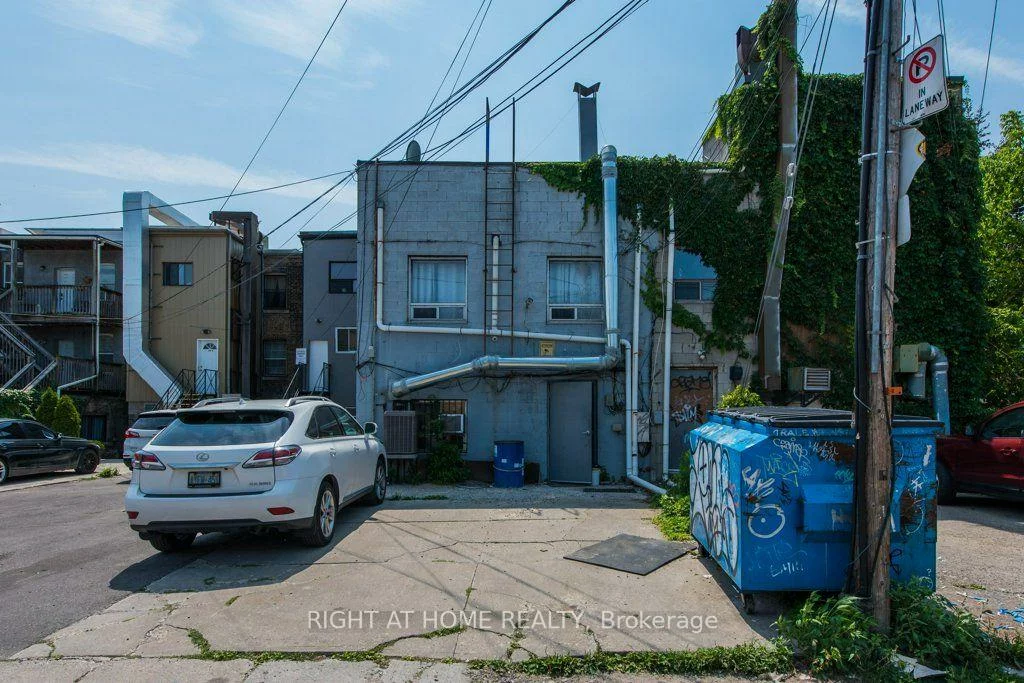 812, Bloor, Dovercourt-Wallace Emerson-Junction, Toronto