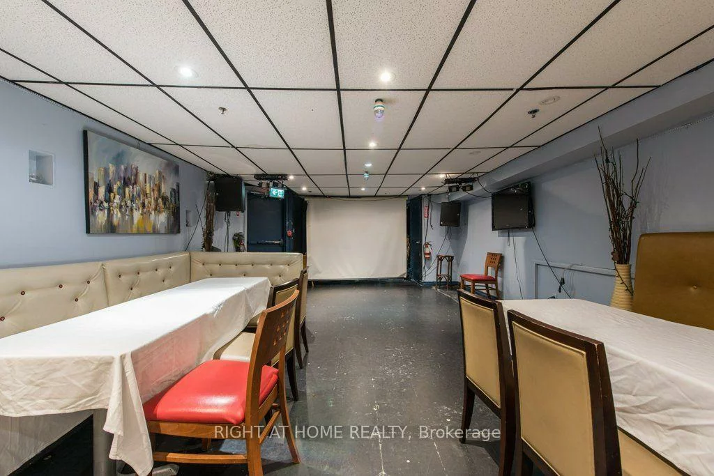 812, Bloor, Dovercourt-Wallace Emerson-Junction, Toronto
