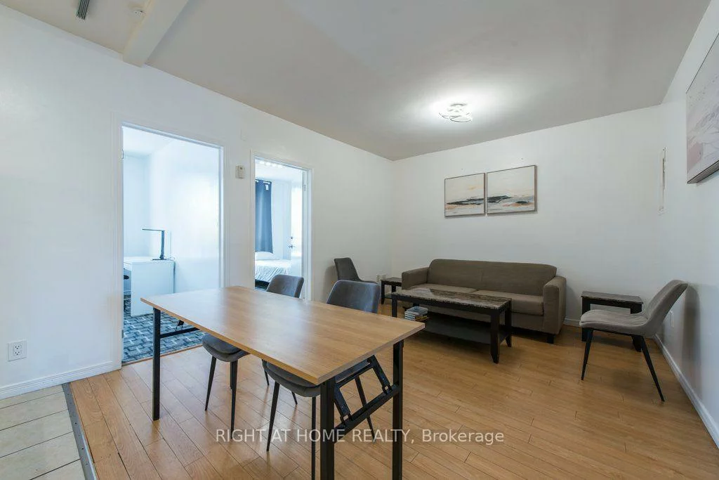 812, Bloor, Dovercourt-Wallace Emerson-Junction, Toronto