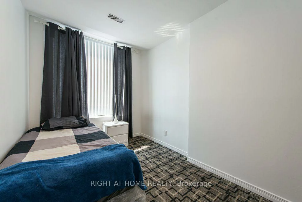812, Bloor, Dovercourt-Wallace Emerson-Junction, Toronto
