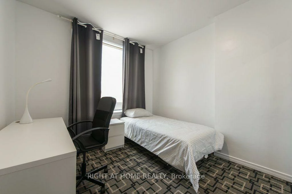 812, Bloor, Dovercourt-Wallace Emerson-Junction, Toronto