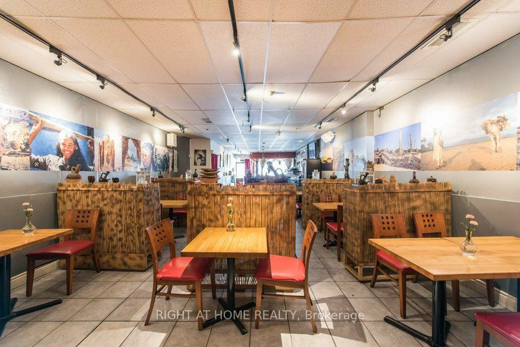 812, Bloor, Dovercourt-Wallace Emerson-Junction, Toronto