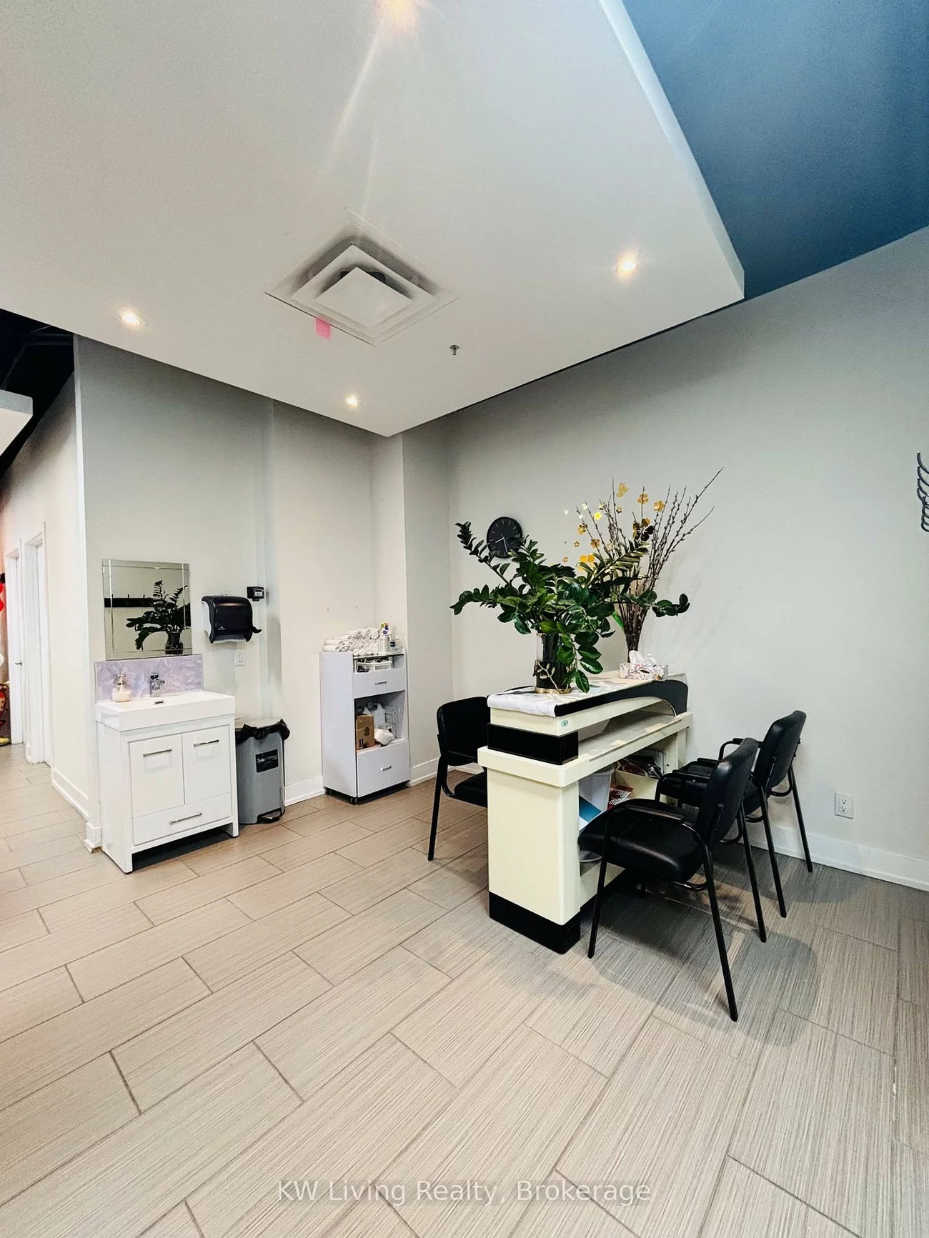 1642, Bloor, High Park North, Toronto
