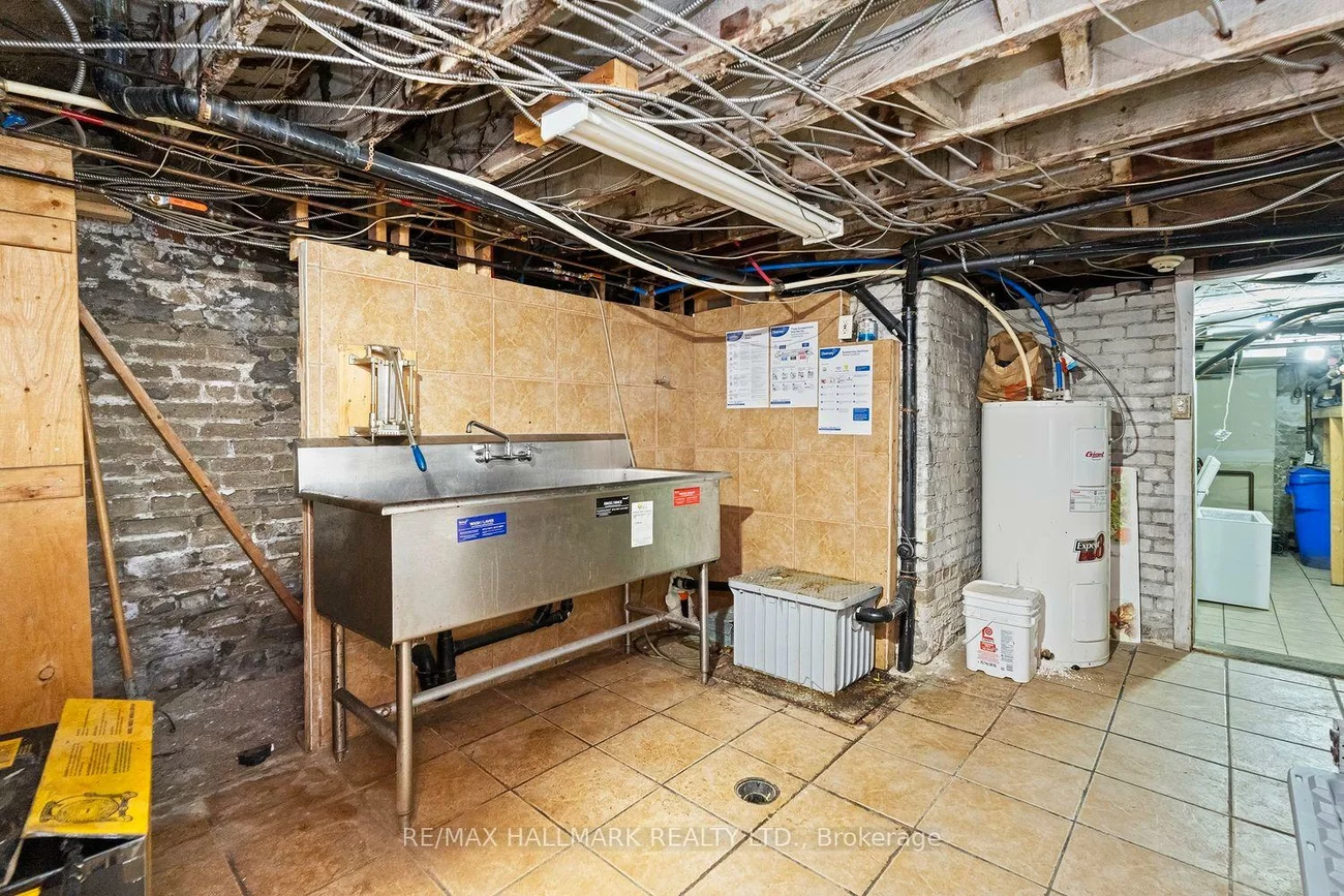 523, Annette, High Park North, Toronto