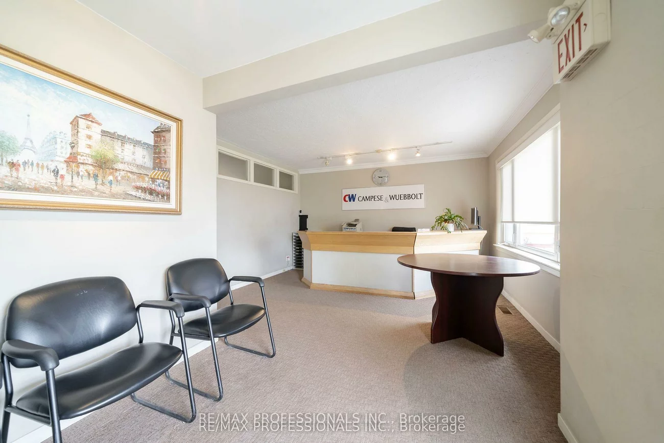 586, Browns, Alderwood, Toronto