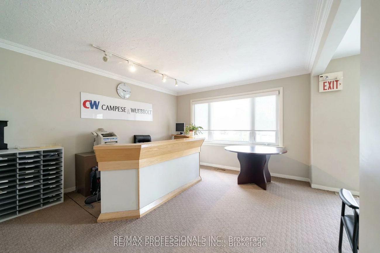 586, Browns, Alderwood, Toronto