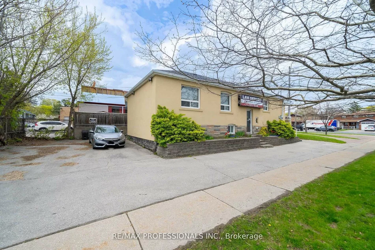 586, Browns, Alderwood, Toronto