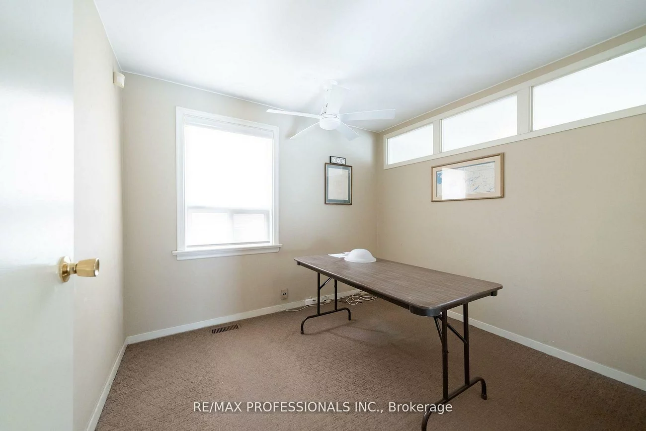 586, Browns, Alderwood, Toronto