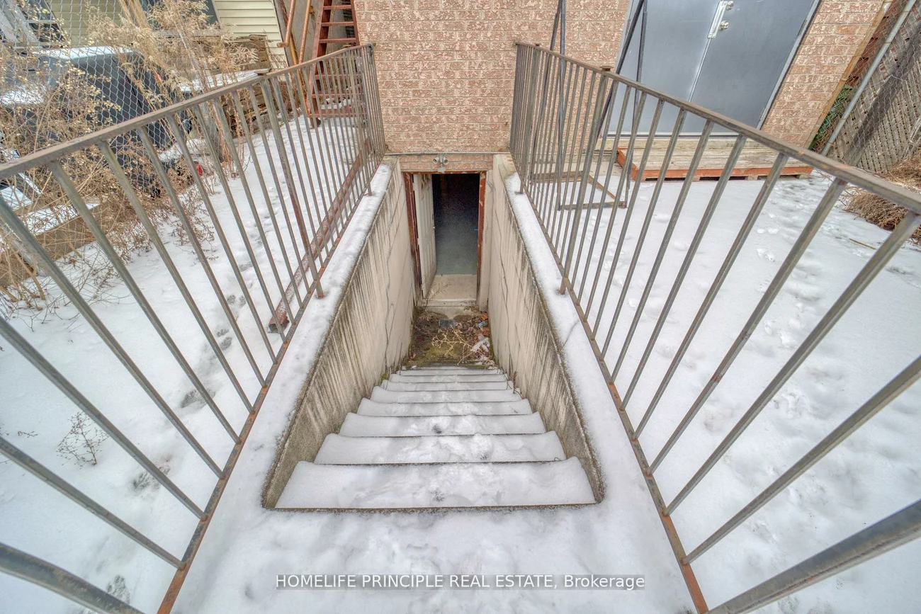 983, Dupont, Dovercourt-Wallace Emerson-Junction, Toronto