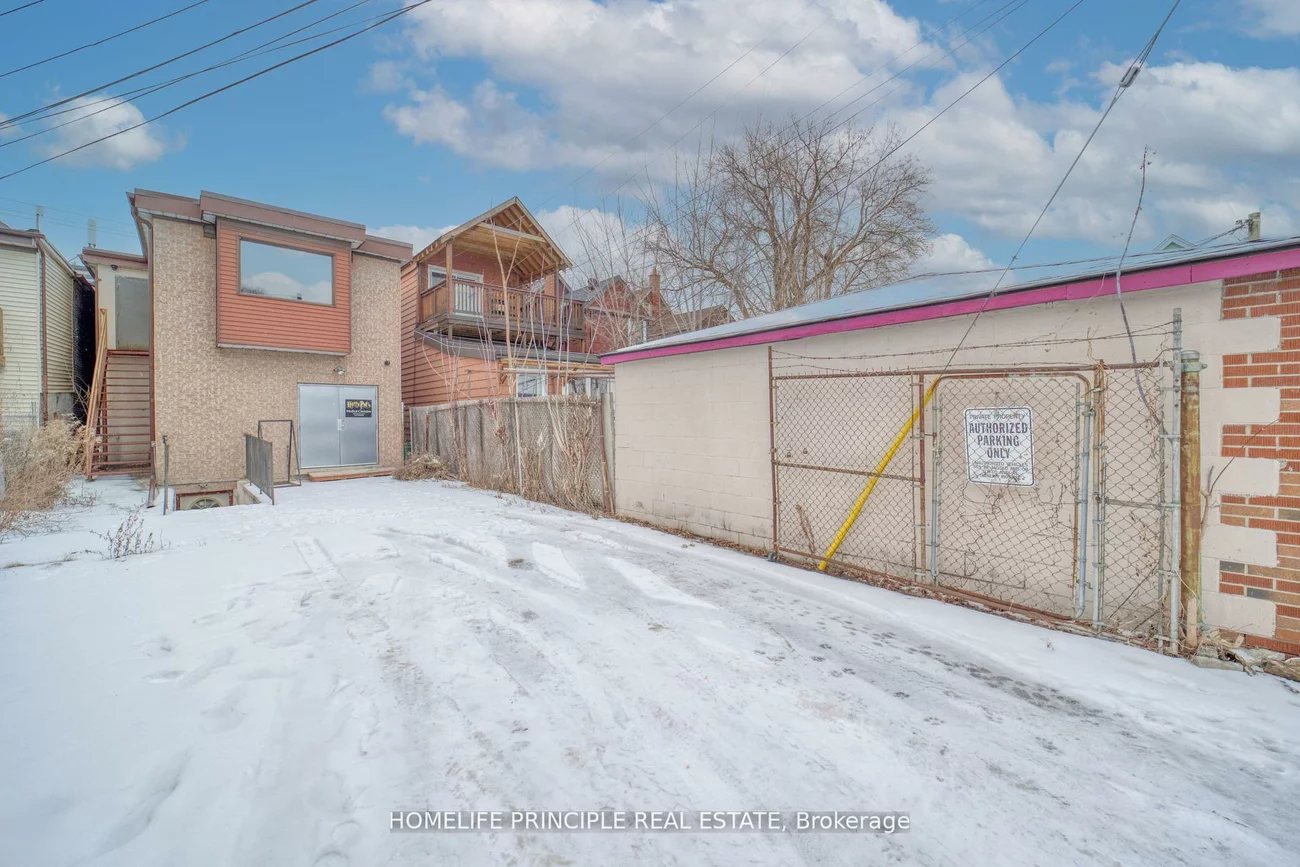 983, Dupont, Dovercourt-Wallace Emerson-Junction, Toronto