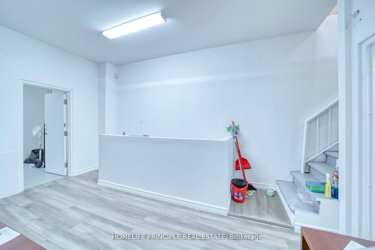 983, Dupont, Dovercourt-Wallace Emerson-Junction, Toronto