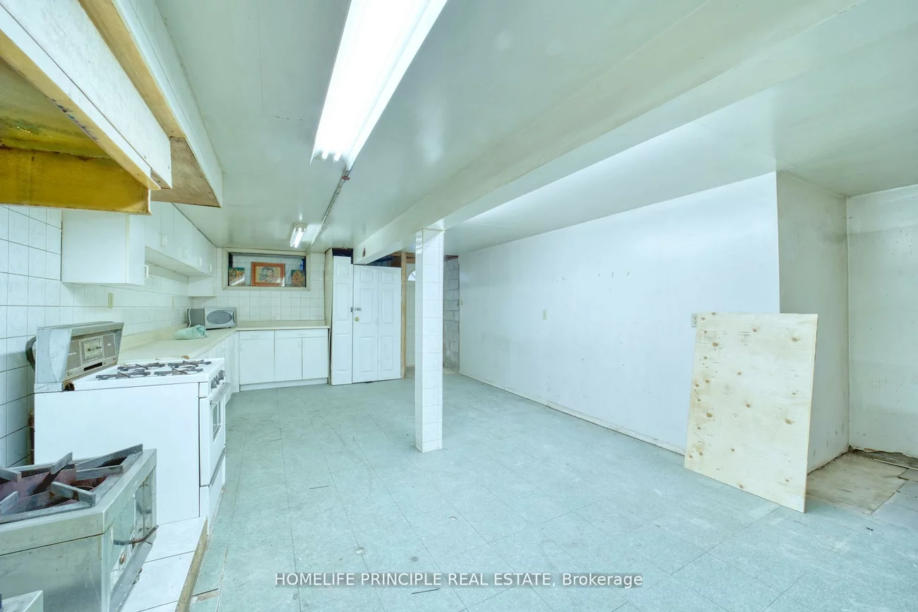 983, Dupont, Dovercourt-Wallace Emerson-Junction, Toronto