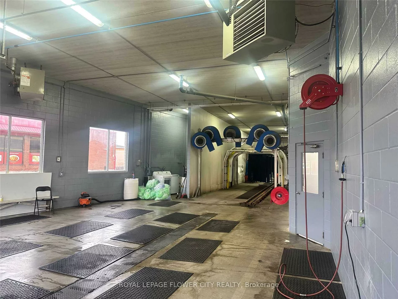 355, Rexdale, West Humber-Clairville, Toronto