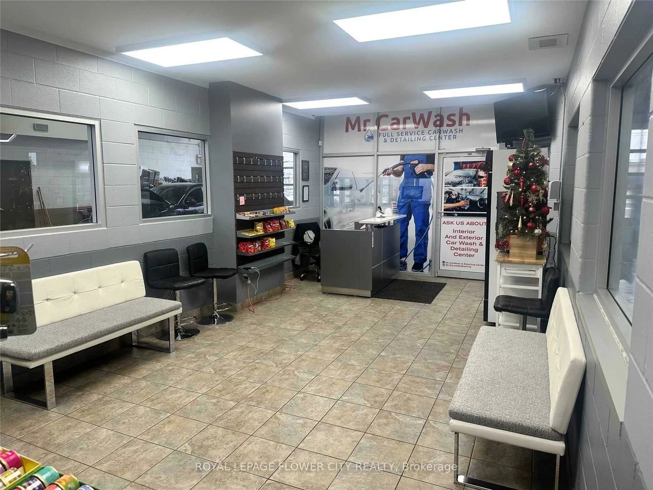 355, Rexdale, West Humber-Clairville, Toronto