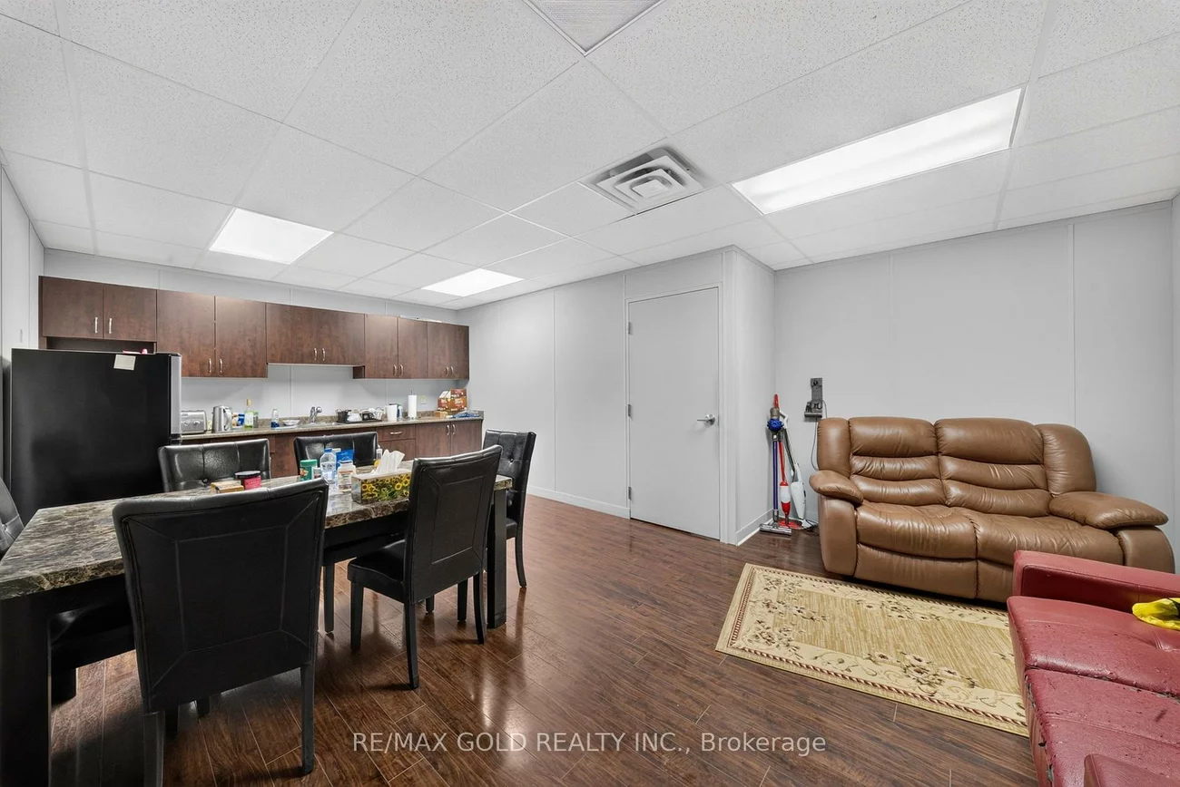 101, Westmore, West Humber-Clairville, Toronto