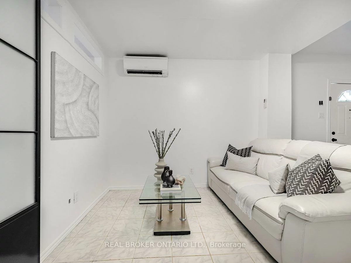 1438A, Dufferin, Dovercourt-Wallace Emerson-Junction, Toronto