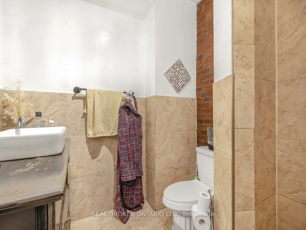1438A, Dufferin, Dovercourt-Wallace Emerson-Junction, Toronto