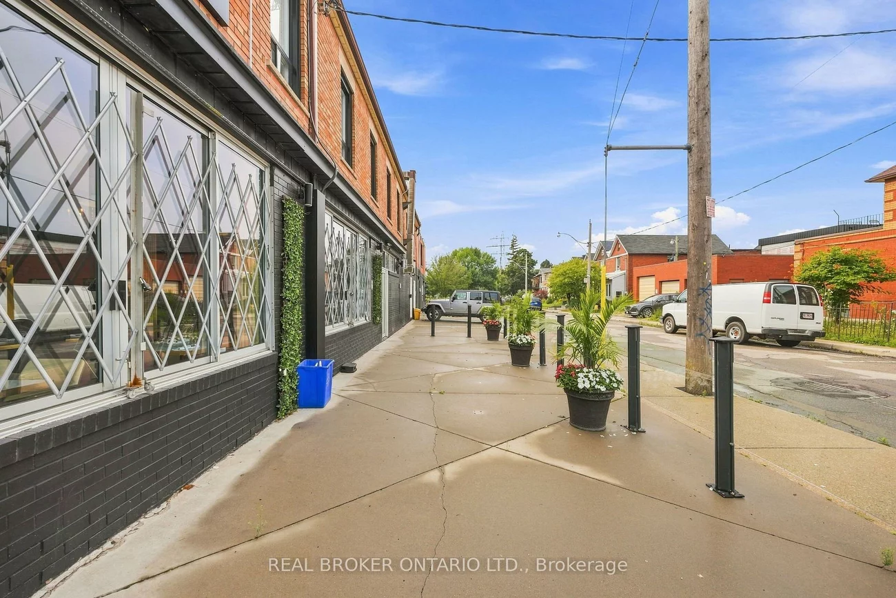 1438A, Dufferin, Dovercourt-Wallace Emerson-Junction, Toronto