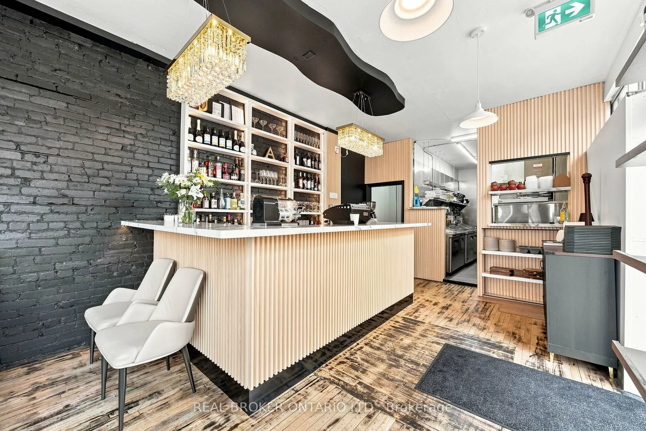 1438A, Dufferin, Dovercourt-Wallace Emerson-Junction, Toronto