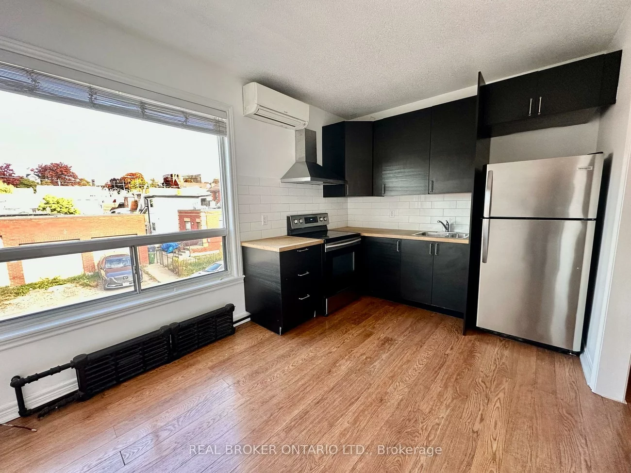 1438A, Dufferin, Dovercourt-Wallace Emerson-Junction, Toronto