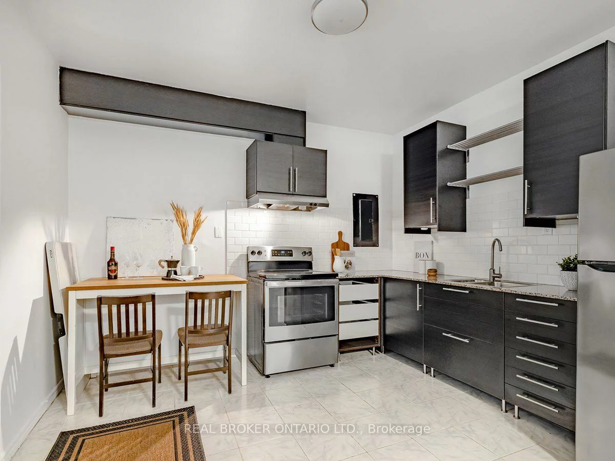 1438A, Dufferin, Dovercourt-Wallace Emerson-Junction, Toronto