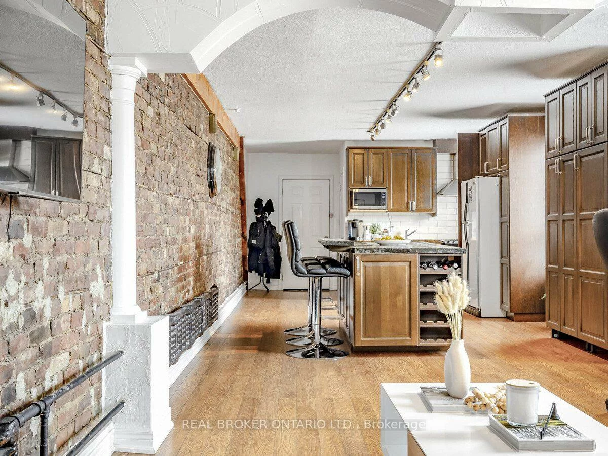 1438A, Dufferin, Dovercourt-Wallace Emerson-Junction, Toronto