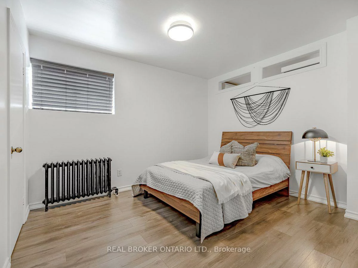 1438A, Dufferin, Dovercourt-Wallace Emerson-Junction, Toronto