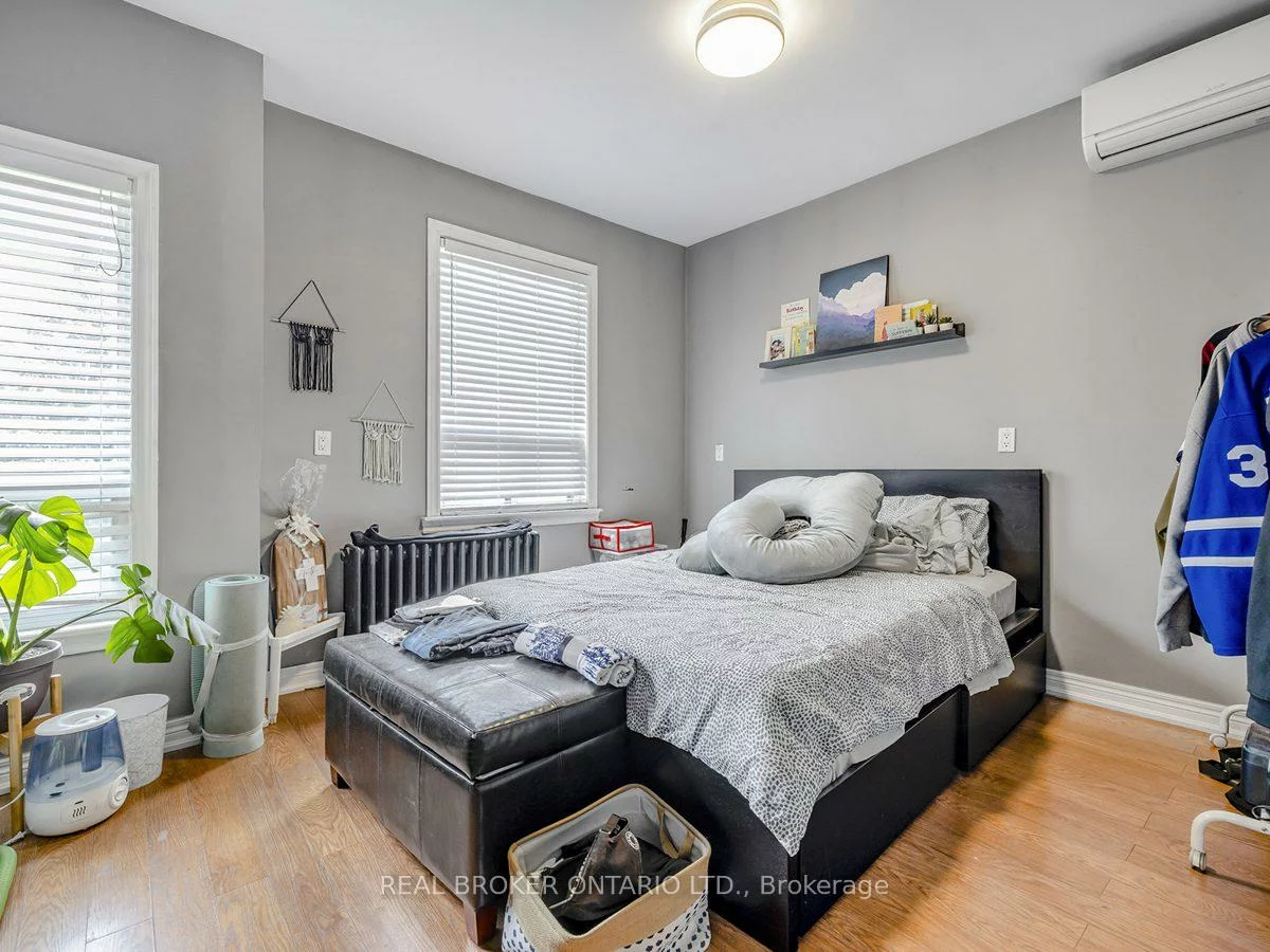 1438A, Dufferin, Dovercourt-Wallace Emerson-Junction, Toronto