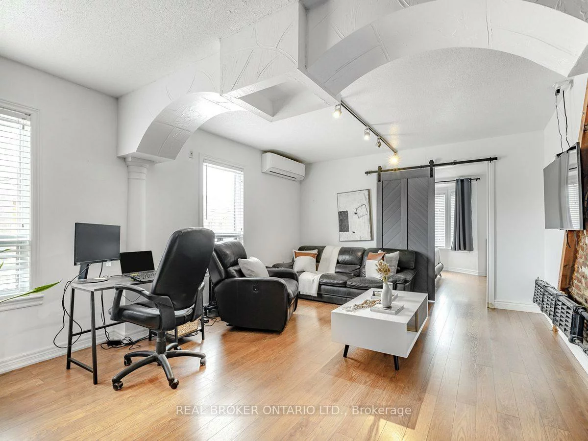 1438A, Dufferin, Dovercourt-Wallace Emerson-Junction, Toronto