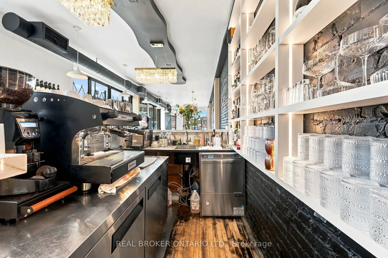 1438A, Dufferin, Dovercourt-Wallace Emerson-Junction, Toronto