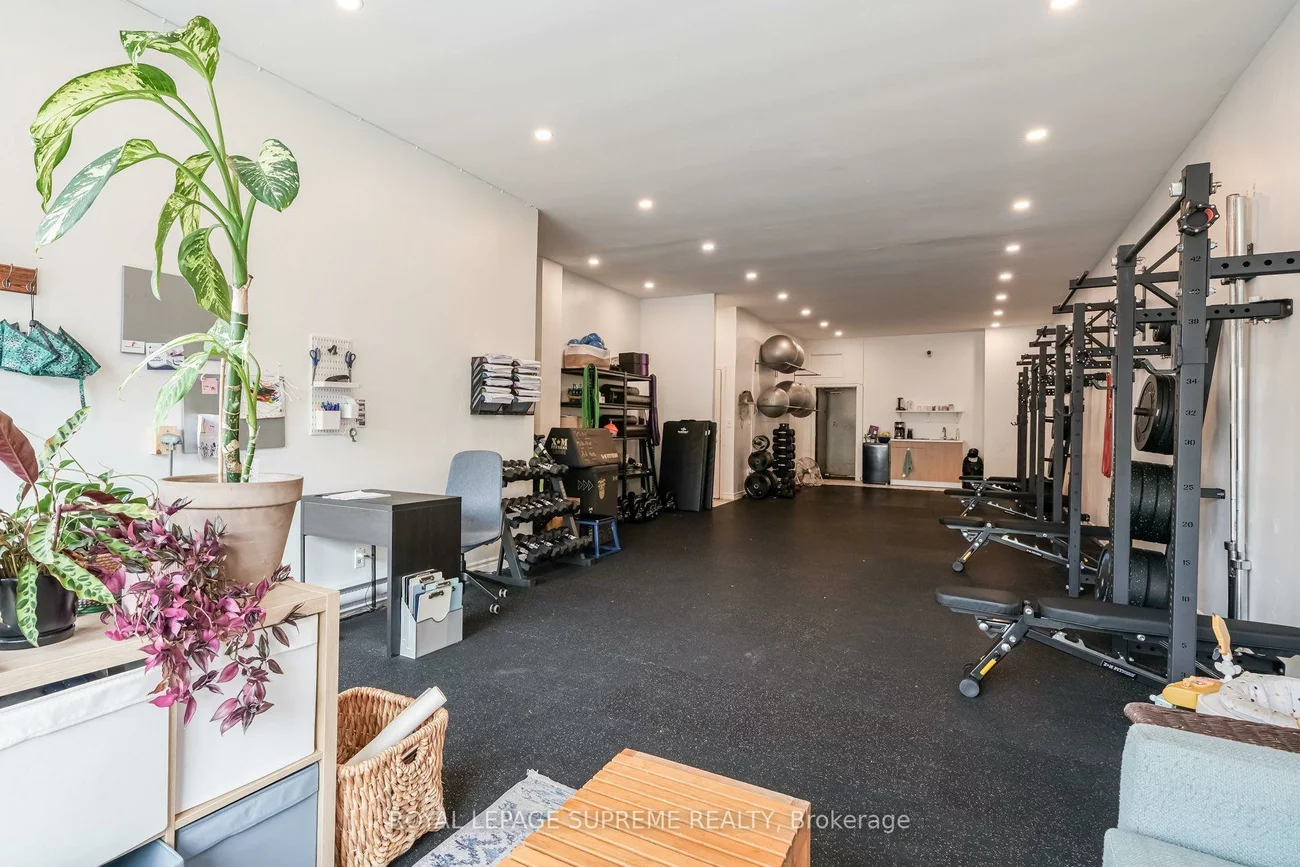 1671, St Clair, Weston-Pellam Park, Toronto