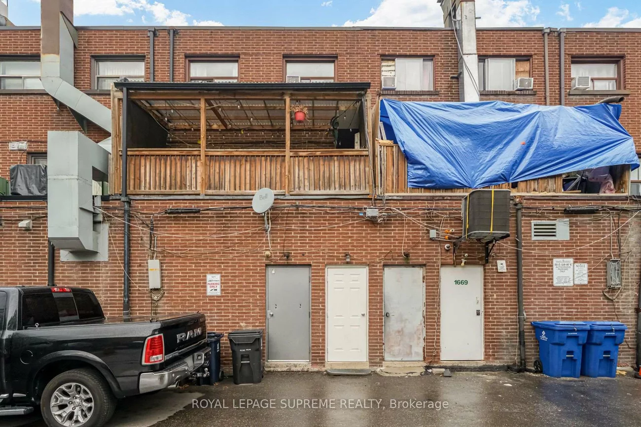 1671, St Clair, Weston-Pellam Park, Toronto