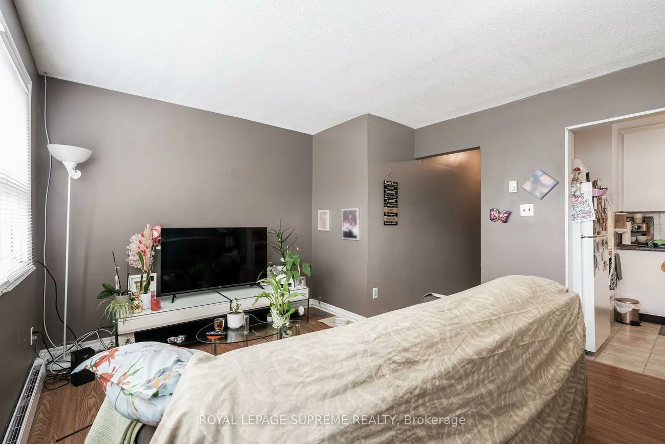 1671, St Clair, Weston-Pellam Park, Toronto