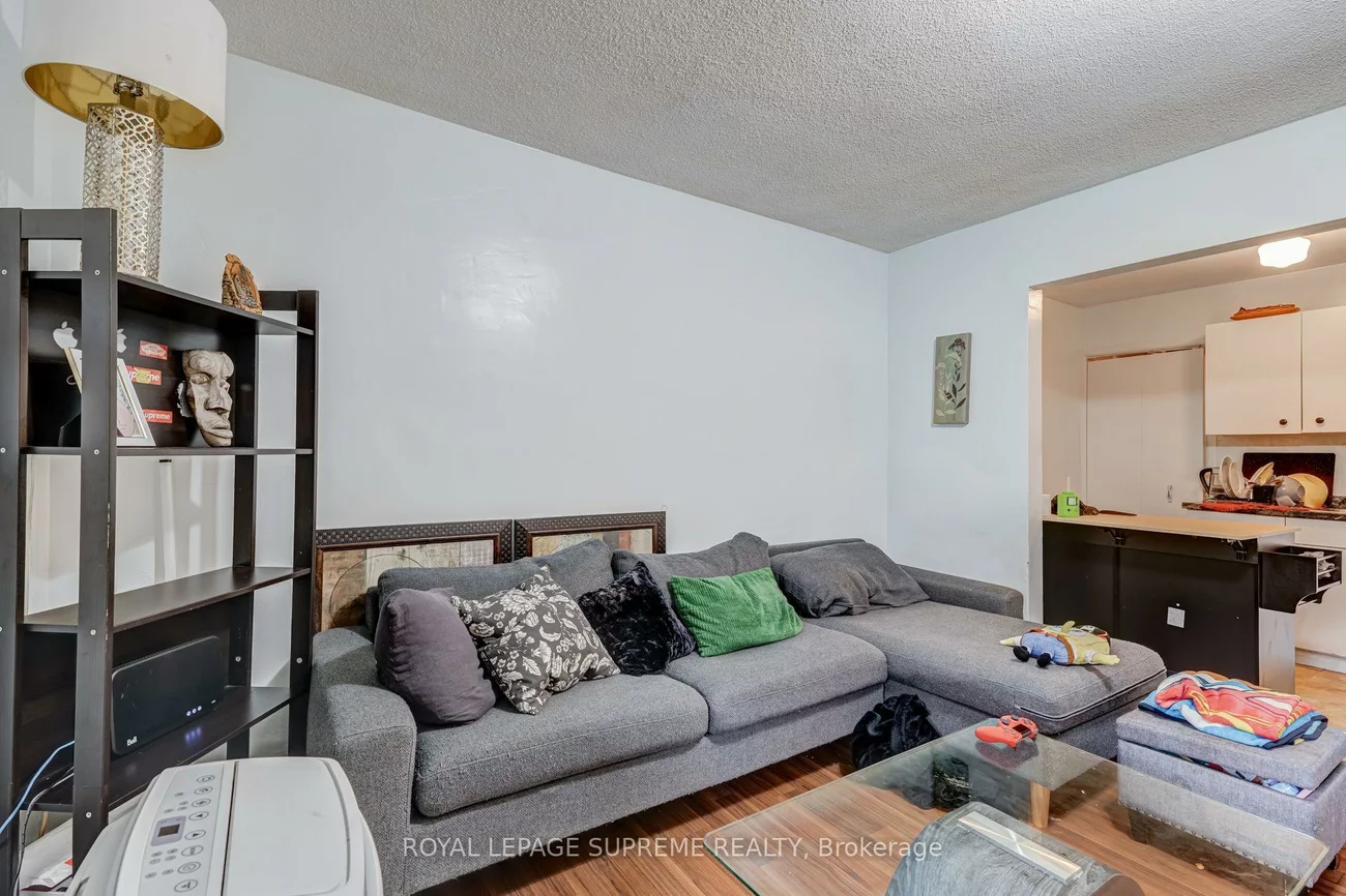 1671, St Clair, Weston-Pellam Park, Toronto