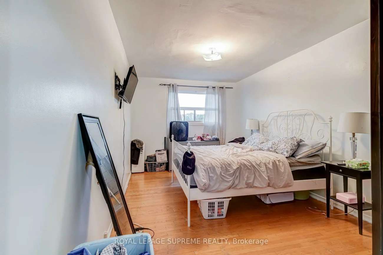 1671, St Clair, Weston-Pellam Park, Toronto