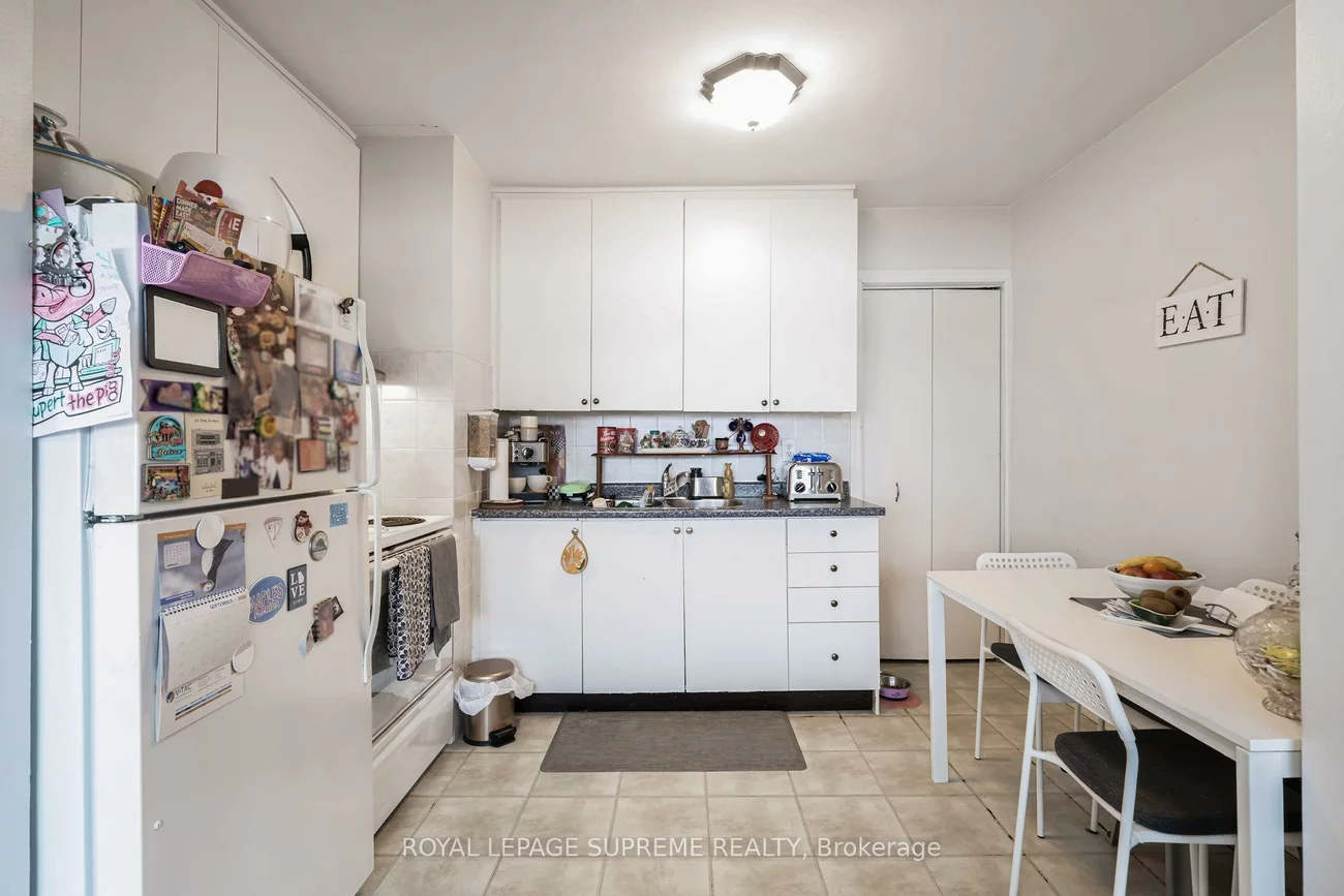 1671, St Clair, Weston-Pellam Park, Toronto