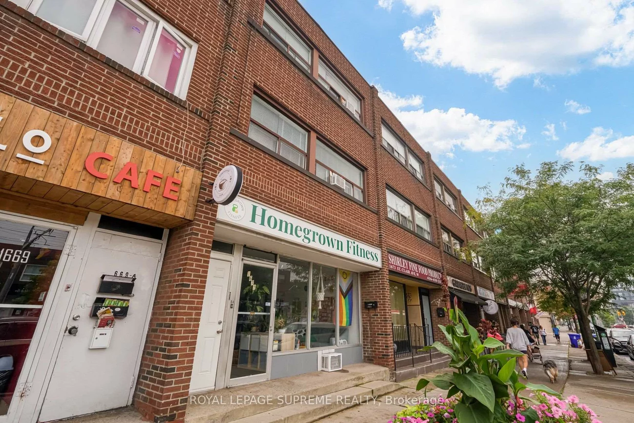 1671, St Clair, Weston-Pellam Park, Toronto