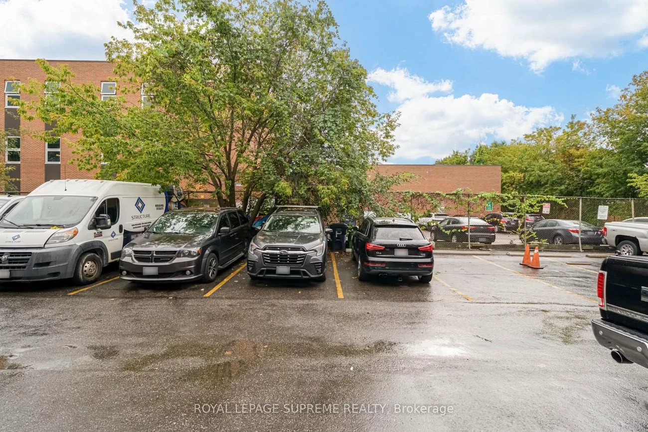 1671, St Clair, Weston-Pellam Park, Toronto