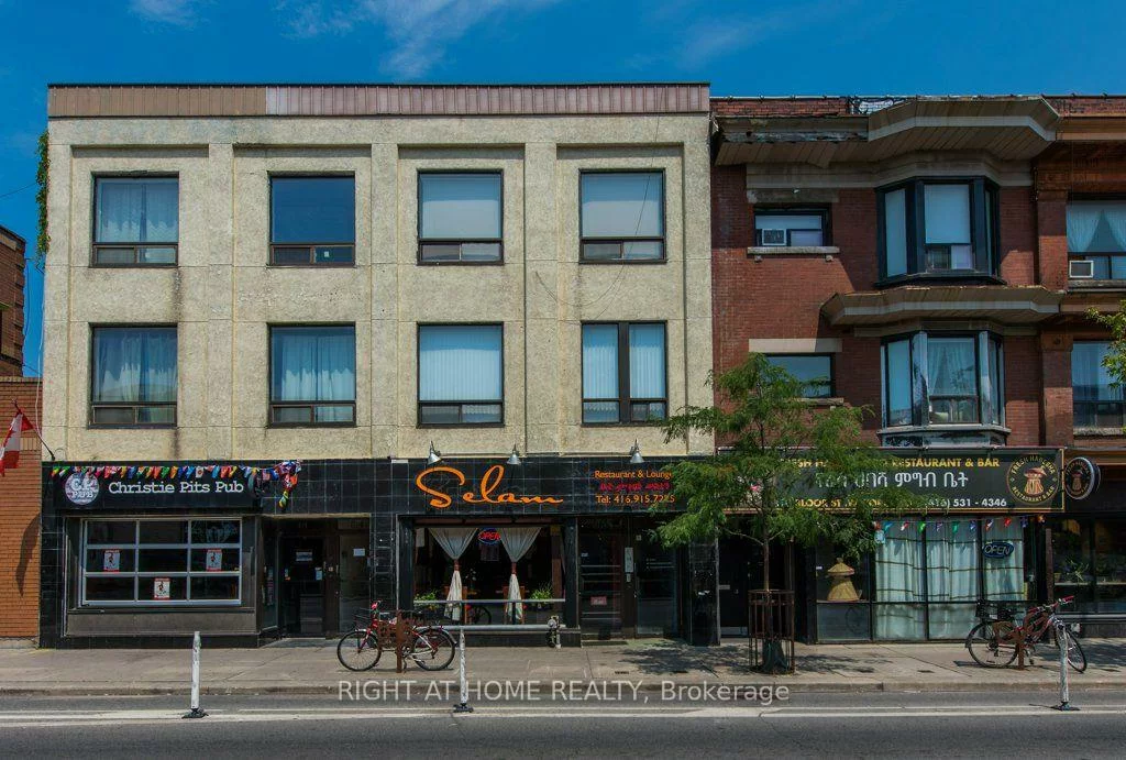 812, Bloor, Dovercourt-Wallace Emerson-Junction, Toronto