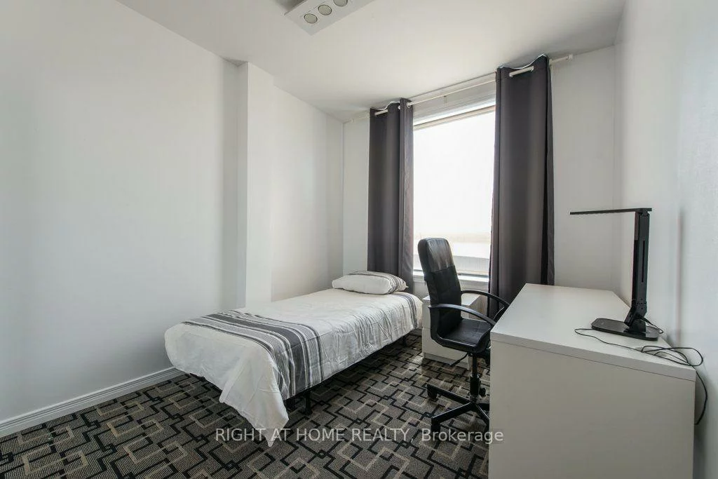 812, Bloor, Dovercourt-Wallace Emerson-Junction, Toronto