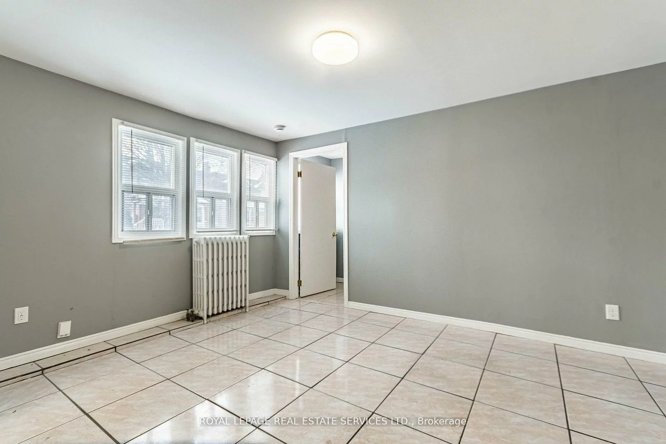 1160, Dufferin, Dovercourt-Wallace Emerson-Junction, Toronto