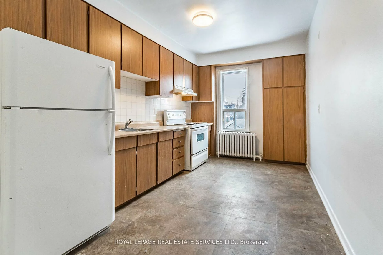 1160, Dufferin, Dovercourt-Wallace Emerson-Junction, Toronto