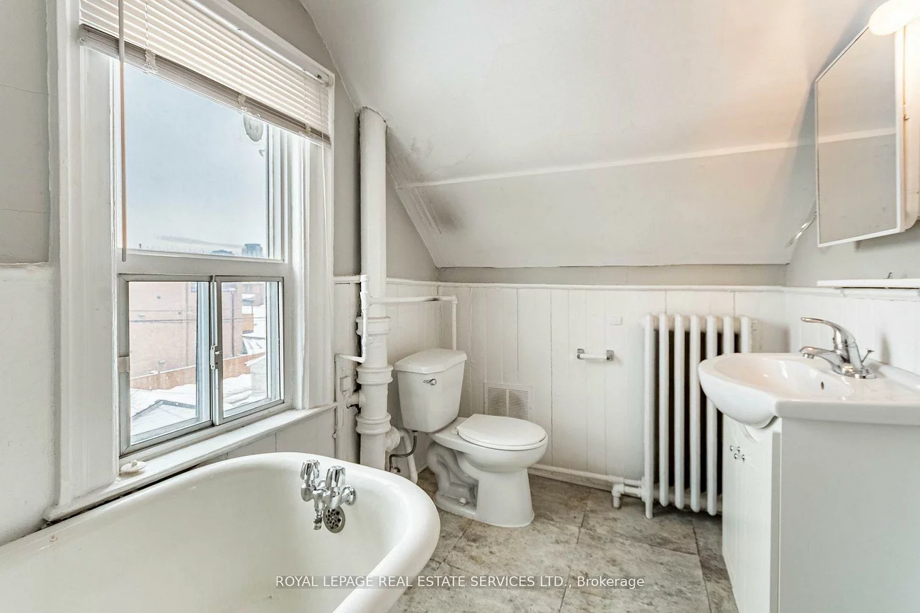 1160, Dufferin, Dovercourt-Wallace Emerson-Junction, Toronto