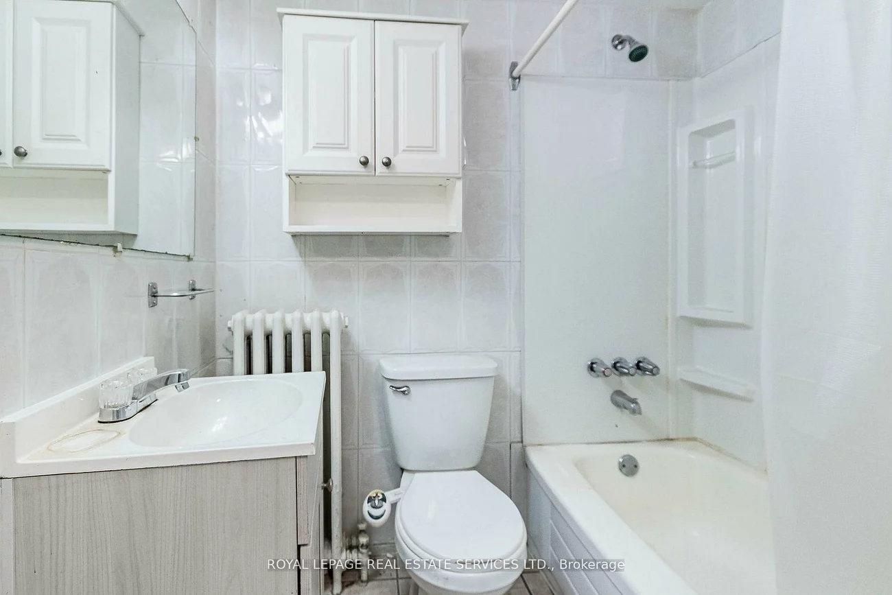 1160, Dufferin, Dovercourt-Wallace Emerson-Junction, Toronto