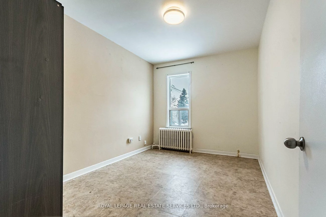 1160, Dufferin, Dovercourt-Wallace Emerson-Junction, Toronto