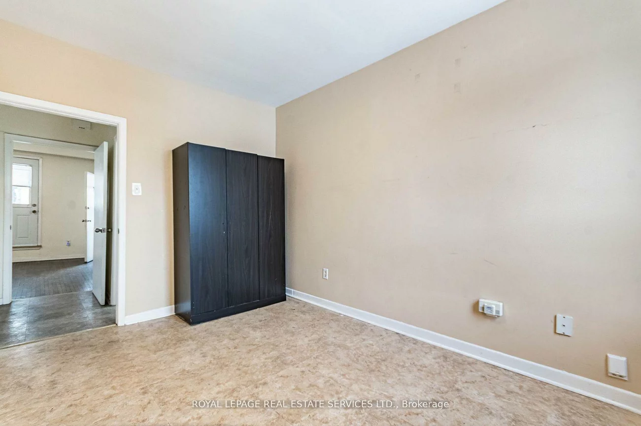 1160, Dufferin, Dovercourt-Wallace Emerson-Junction, Toronto