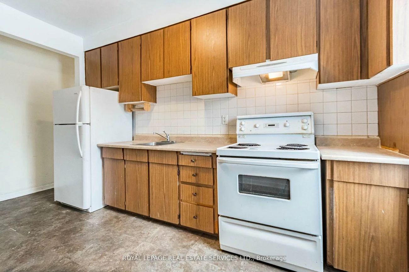 1160, Dufferin, Dovercourt-Wallace Emerson-Junction, Toronto